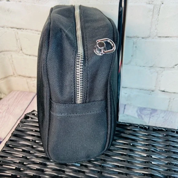 GUCCI crossbody bag from the beauty line with thick crossbody strap - Picture 6 of 12